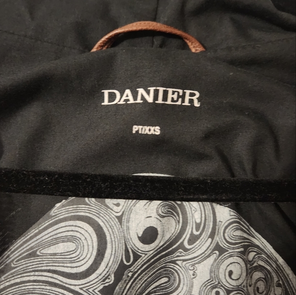 Danier leather jacket - Picture 3 of 3